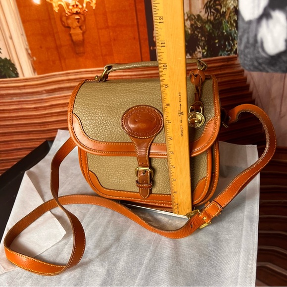 Y2K Dooney & Bourke Tan and Orange Saddle Crossbody Bag, buckle close, charm - Picture 12 of 17
